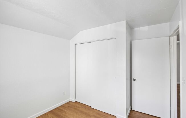 3 beds, 1 bath, 950 sqft, $975, Unit 201
