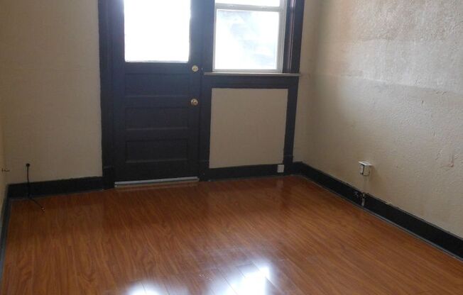 2 beds, 1 bath, $1,395, Unit 4048 Cleveland Apt 2W