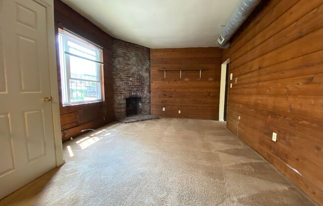 Cozy Two Bedroom Apartment! Fantastic Oakland Location! Call Today!