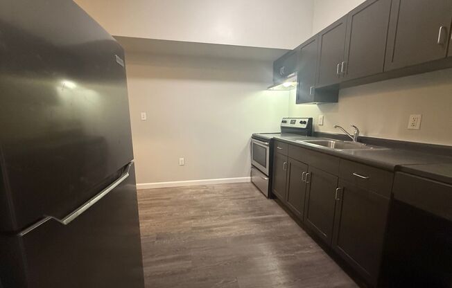 1 bed, 1 bath, 435 sqft, $1,725, Unit 220