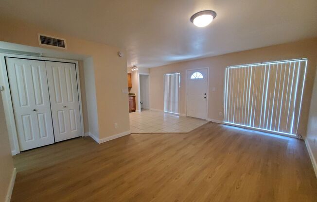 2 beds, 1 bath, 850 sqft, $1,395, Unit 214