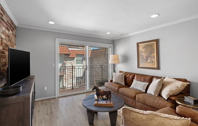 Chic & Updated 1-Bedroom Condo Near the Plaza – Pool, Parking & In-Unit Laundry!