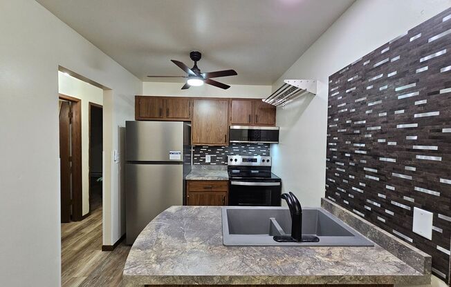 2 beds, 1 bath, 800 sqft, $995, Unit 105