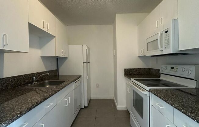 INCOME RESTRICTED APT, 2 Bedroom just steps from Metro Rail
