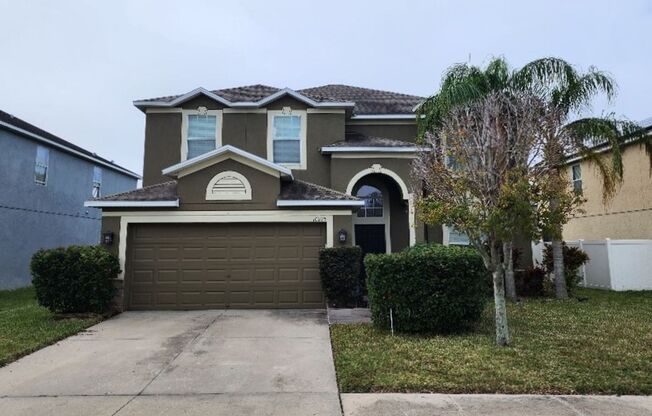 Gorgeous 6-Bedroom, 3-Bathroom Home in Wimauma