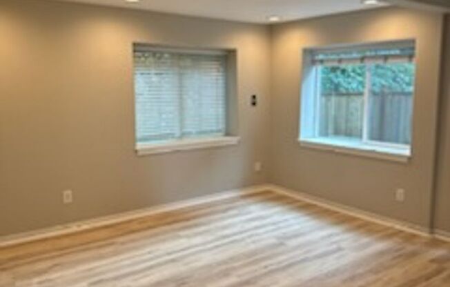 Newly Renovated 2-Bedroom Daylight Suite in Whatcom Falls