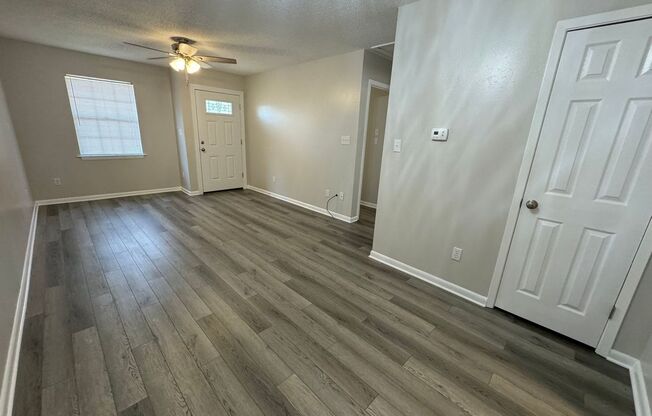 2 beds, 1 bath, $1,295