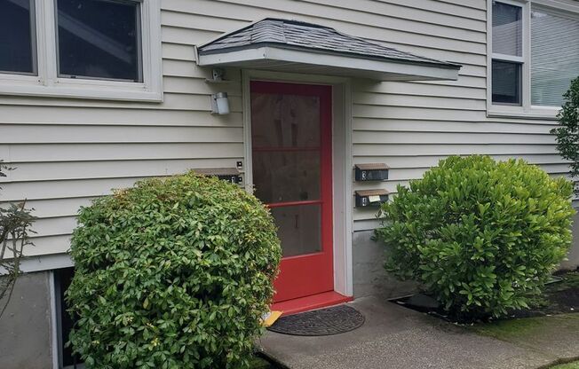 Classic One Bedroom, One Bathroom Apartment in The Heart of Sellwood