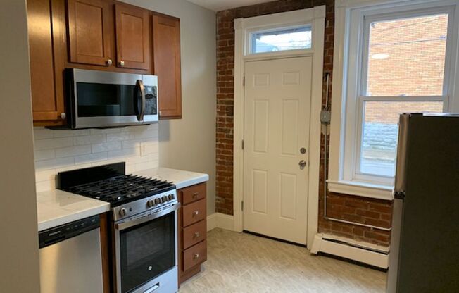 2 beds, 1 bath, $1,575, Unit Apt 2