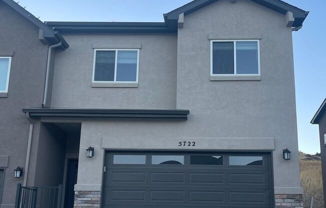 FULLY FURNISHED 3 Bed Luxury End Unit Townhome backs to Nature