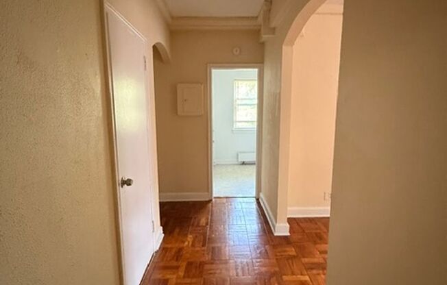 1 bed, 1 bath, 623 sqft, $900, Unit B72