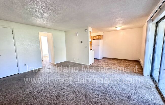 2 beds, 1 bath, 800 sqft, $1,195, Unit C