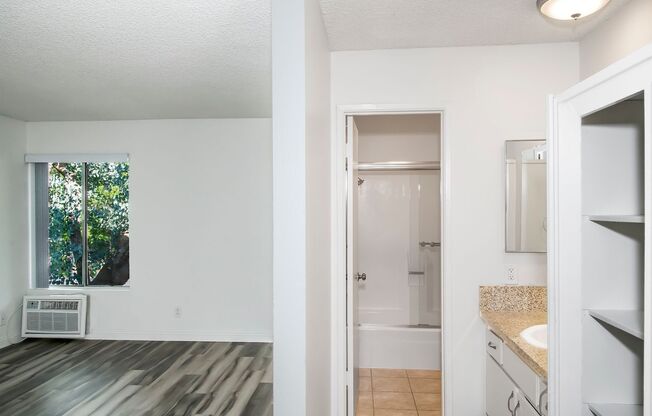 1 bed, 1 bath, 650 sqft, $1,725, Unit 218