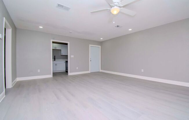 1313 EAGLEVIEW DR
