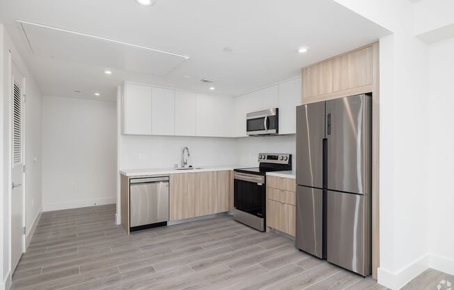 4 beds, 4 baths, 1,370 sqft, $4,640, Unit 105