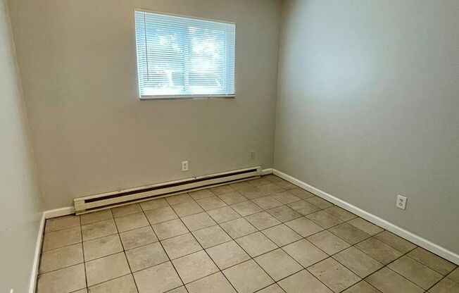 2 beds, 1 bath, 900 sqft, $950