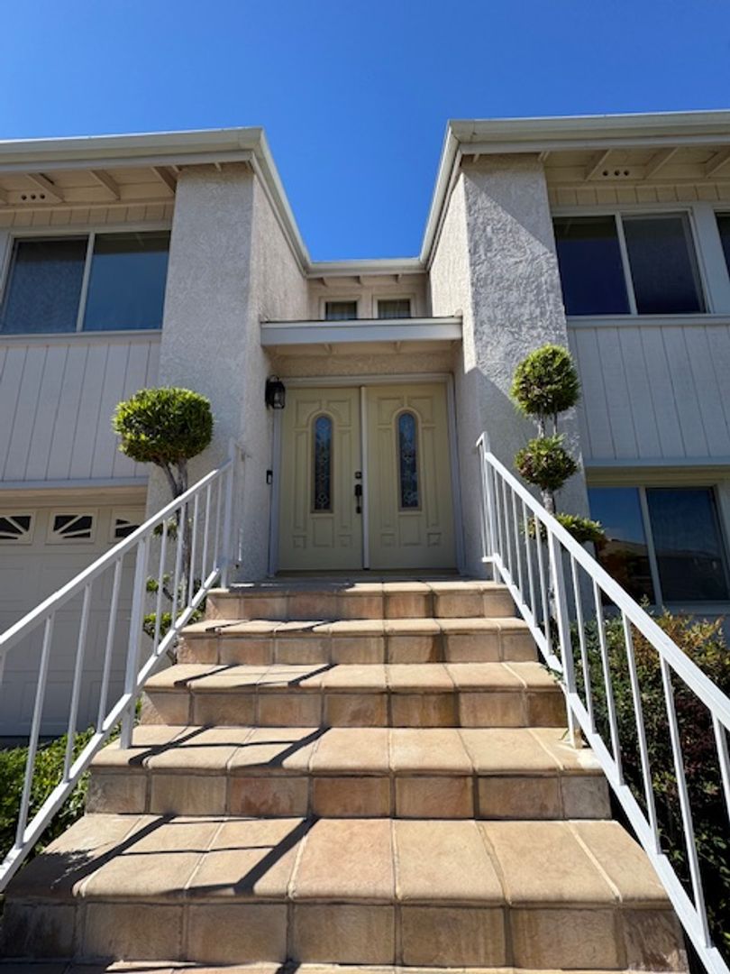 Newly Renovated 4 Bedroom 3 Bath Home with 2 Car Garage, Washer/Dryer hook-ups and Ocean/Harbor views