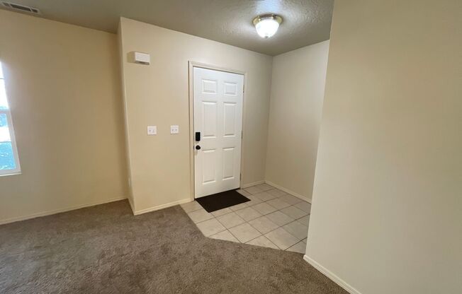 Beautiful low maintenance 3 bedroom home in Boise! $250 OFF MOVE-IN!