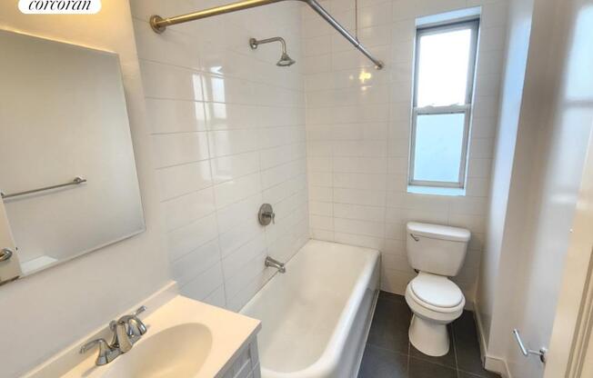 1 bed, 1 bath, 720 sqft, $2,642, Unit 32D