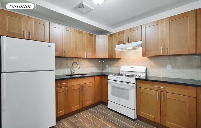 2 beds, 1 bath, $2,600, Unit 1R