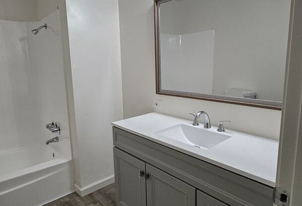 3 beds, 2 baths, $2,950, Unit 227