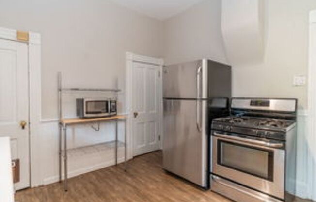 2 beds, 1 bath, $2,925