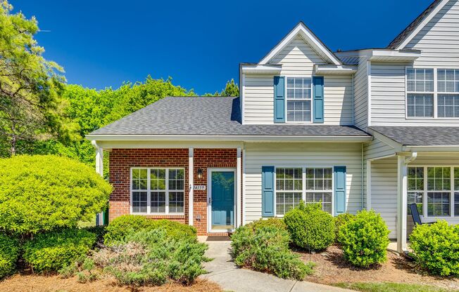 Beautiful 2 Bed 2.5 bath townhome in Bennington Place with an open loft!