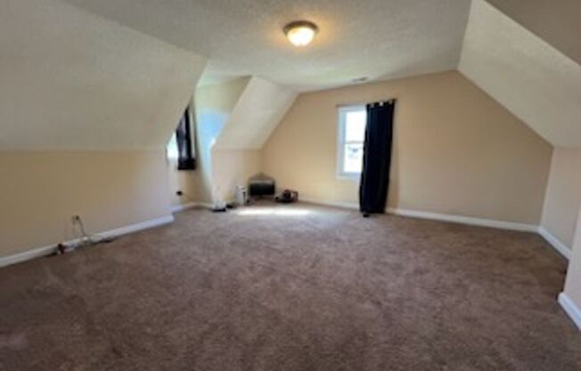 3 beds, 2 baths, $1,600