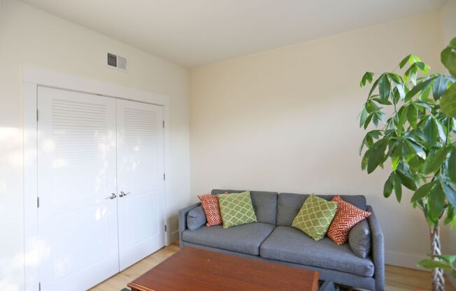 953 South Van Ness