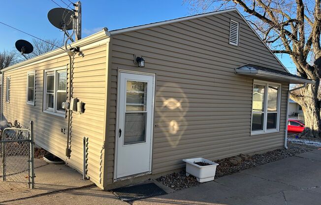 Charming Pet-Friendly Home with Fenced Yard and Detached Garage in East Sioux Falls