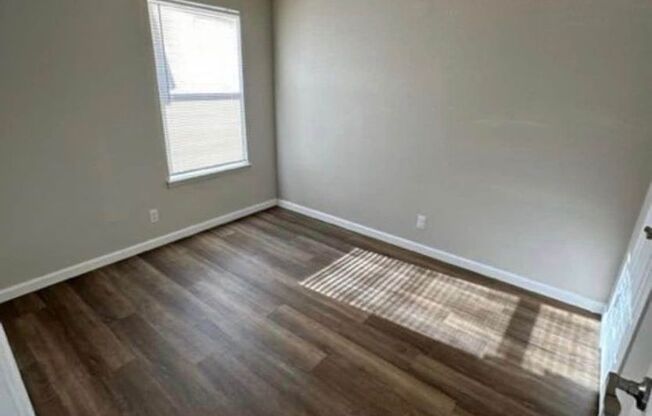 2 beds, 1 bath, 700 sqft, $850, Unit 230 D