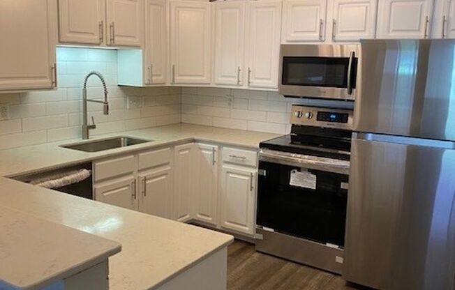 2 beds, 2 baths, 980 sqft, $1,775, Unit 606