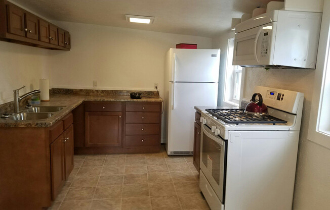 2 beds, 1 bath, $3,100