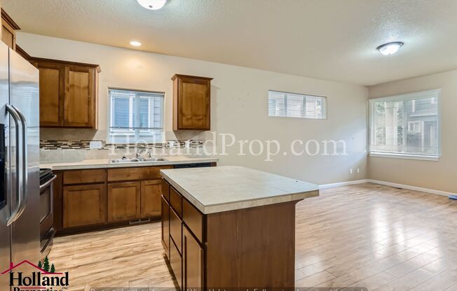 ***Large price drop plus Incentive on first-month rent Apply Now!. Cute 3 bedroom 2.5 bath townhouse in Forest Grove.