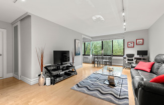 1 bed, 1 bath, 650 sqft, $4,350, Unit 5Y