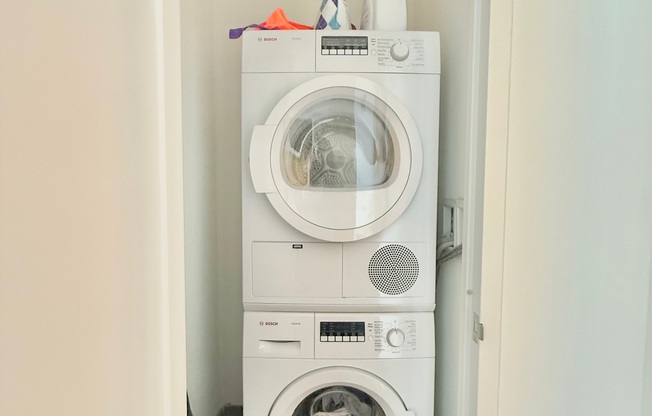1 bed, 1 bath, $4,400, Unit 29-E