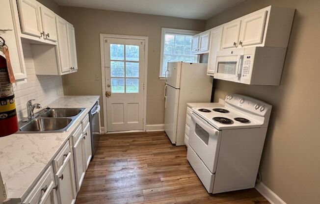 1 bed, 1 bath, $800, Unit 4637