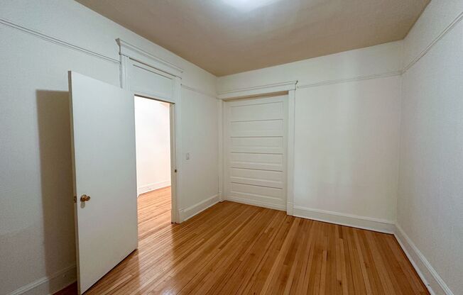 4-BEDROOM DEPAUL UNIVERSITY APARTMENT – FIRST FLOOR