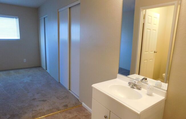 1 bed, 1 bath, 760 sqft, $1,099