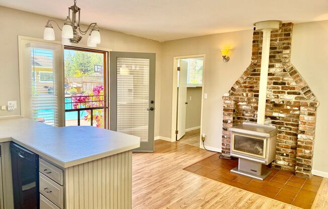 Charming 2 bed, 1 bath Edmonds Apartment Home $2300/mo.