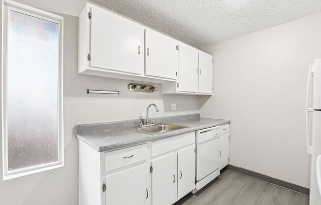 2 beds, 1 bath, 832 sqft, $1,379, Unit 4-39