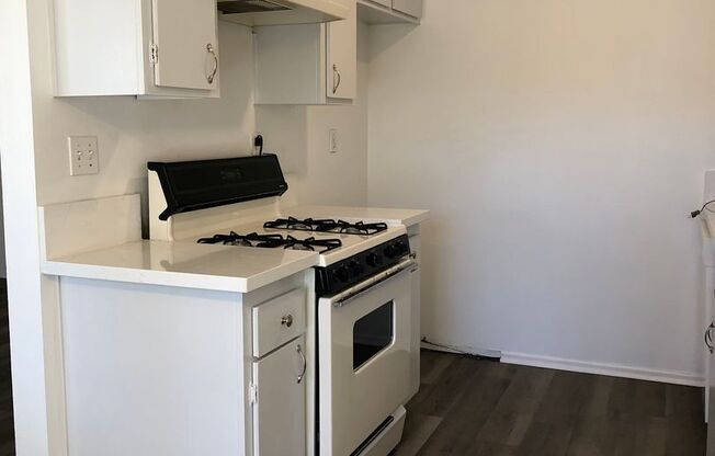 1 bed, 1 bath, $2,450, Unit B