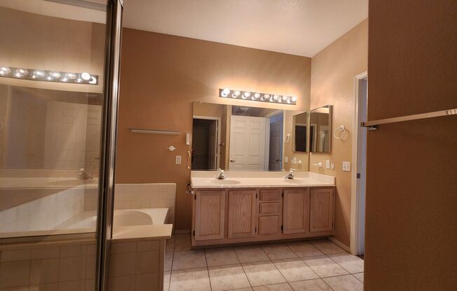 2 beds, 2 baths, $1,450, Unit # 1612