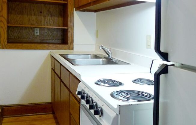 1 bed, 1 bath, 410 sqft, $860, Unit 21 - 32