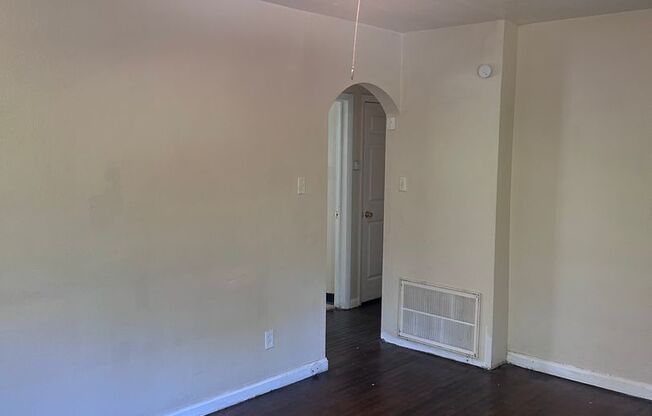 Charming 2 Bedroom 1 Bath House Rent Ready ! $1215 ! Great Location