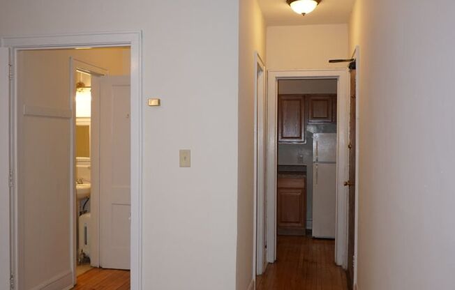 Studio, 1 bath, 350 sqft, $750, Unit 102