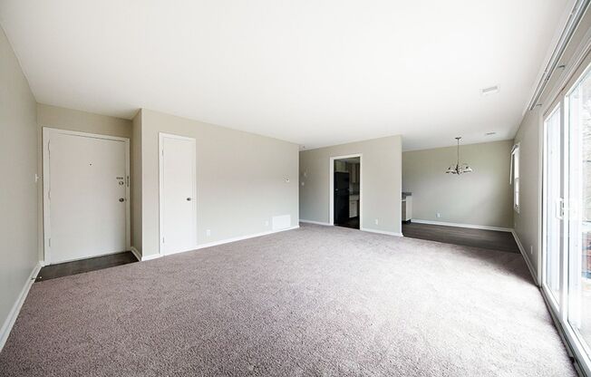 1 bed, 1 bath, 814 sqft, $975, Unit 5724D