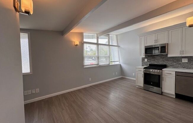 Studio, 1 bath, 350 sqft, $1,895, Unit 3106