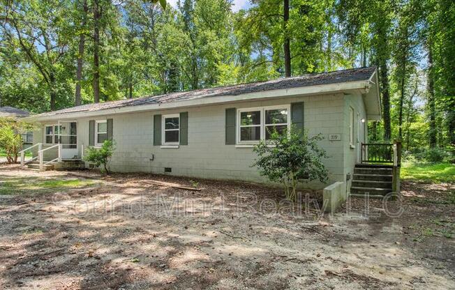 719 WOODLAND RD