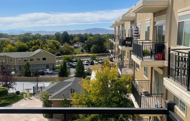 1 bed, 1 bath, 856 sqft, $1,325, Unit 440